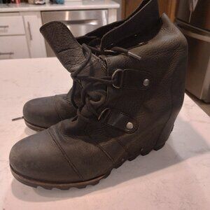 Sorel Joan of Arctic Wedge II Waterproof Bootie in Black size 9.5e 6.5
